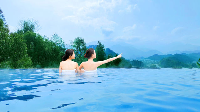 Grand Metro Park Hot Spring Mingyue Mountain Resort