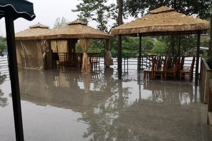 刘二姐休闲农庄·柴火鸡