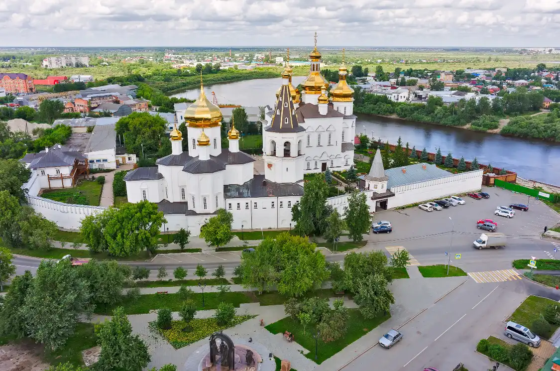 Hotels near Holy Trinity Monastery