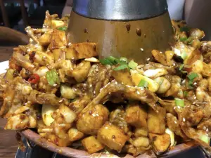 小蛙鲜炭火蛙锅