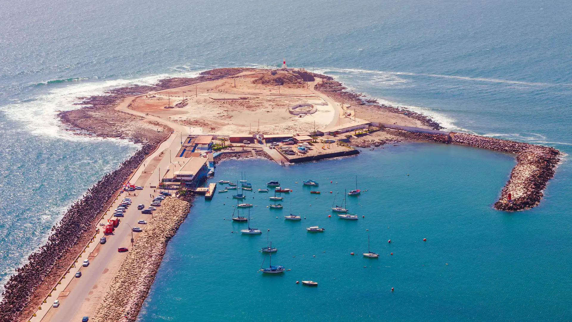 Hotels near Morro de Arica
