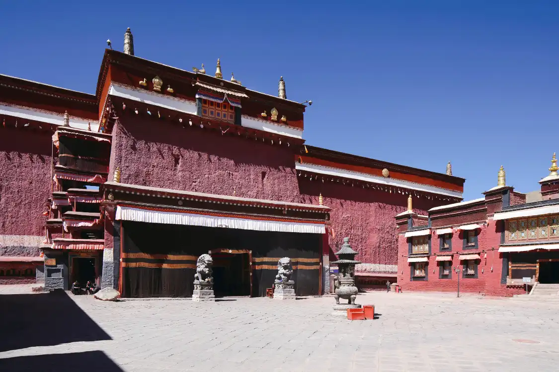 Các khách sạn gần Sajia Temple
