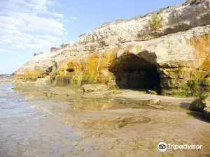 Las Grutas Beach - Down 5