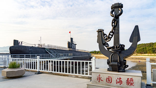 Liugong Island Scenic Area - Sightseeing Submarine