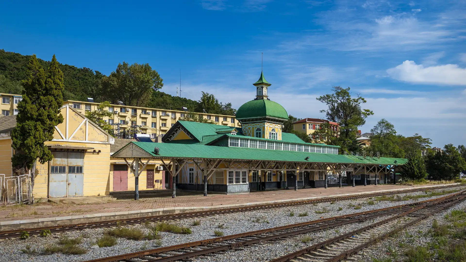 Hotels near Lvshun Railway Station
