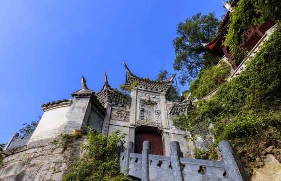 Qinglong Cave