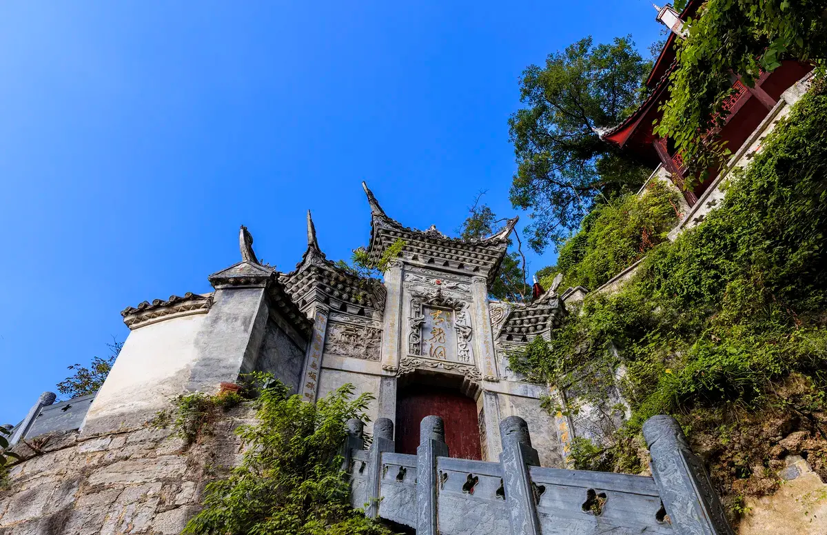 Qinglong Cave