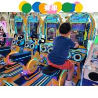 親子室內放電場