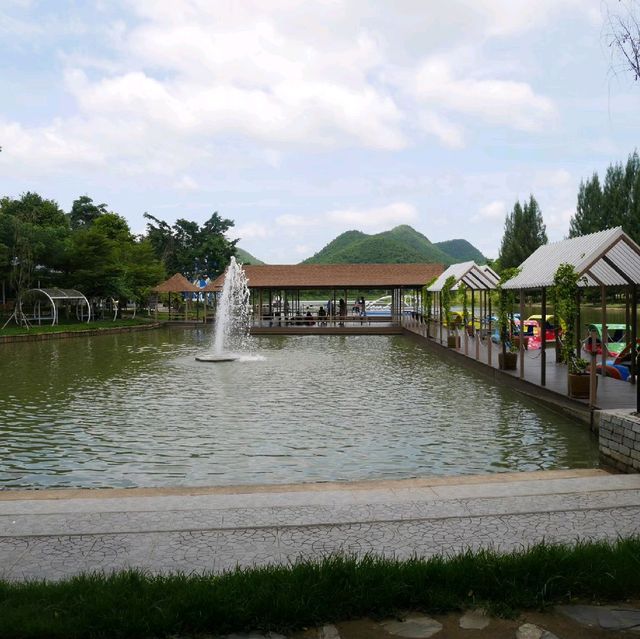 ตลาดน้ำสวนผึ้ง Veneto