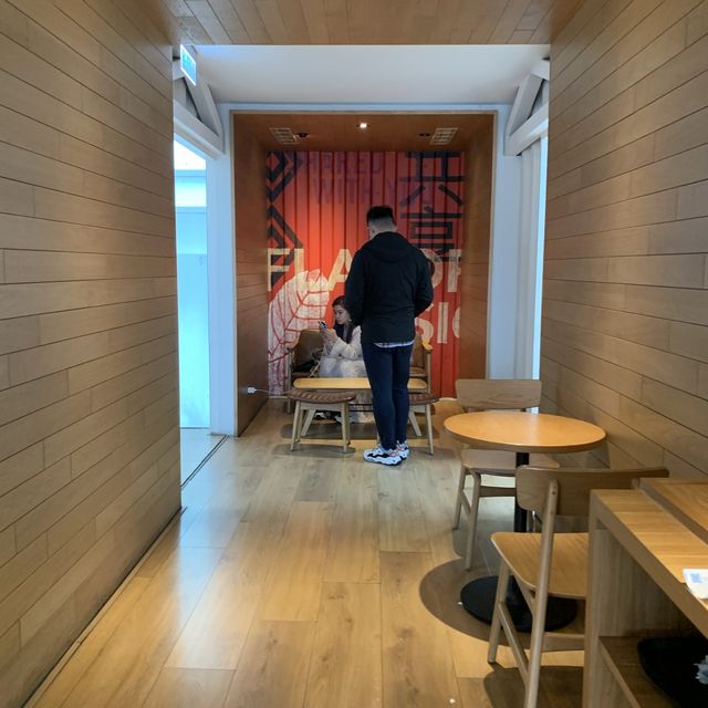 亞洲首間以「貨櫃」打造的貨櫃屋門市 | 星巴克 | 周末去邊度？