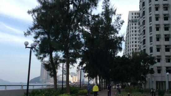 香港白沙湾，是在东区鲤鱼门公园的东侧临近西贡海湾口的位置，港