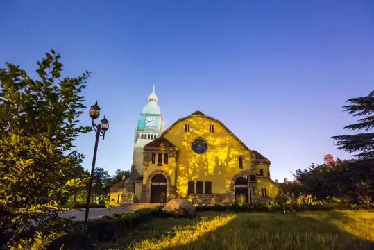 鄰近青島市江蘇路基督教堂的酒店