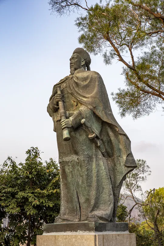 5_Bronze Statue of Lin Zexu