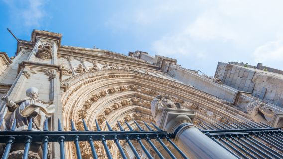 Tagesausflug nach Segovia, Avila, zur Kathedrale von Toledo und zum Aquädukt von Segovia in Toledo, Spanien