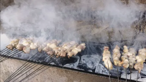 春旺特色土火锅烤肉羊肉焖饼 in Hami