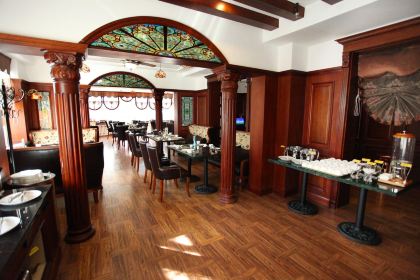 MAN ZHOU LI FAN DIAN NI JI JIN CAN TING