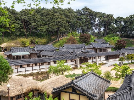 Seongyojang House