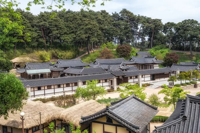 Отели с услугой бассейном в г. Янъян