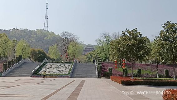 Xi Shan Shengji Fengjing Mingshengqu-Xi Mountain Park Square