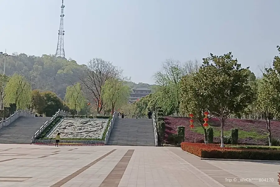 Xi Shan Shengji Fengjing Mingshengqu-Xi Mountain Park Square