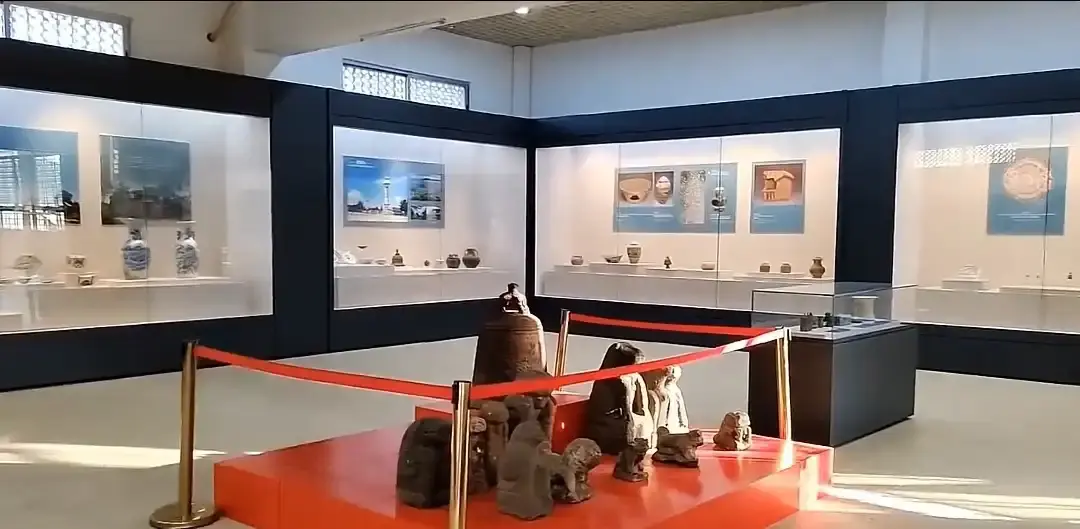 Hotels near Xuwen Museum