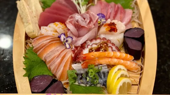 Maki Sushi Bar & Bistro