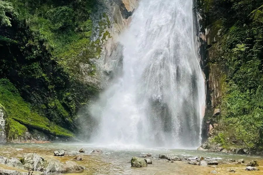 Zhulian Waterfall