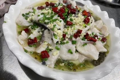 银海老档肥佬鱼头汤