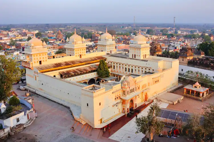 Hotels near Shri Ram Raja Mandir