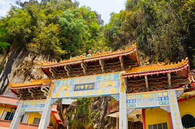 Sam Poh Tong Temple