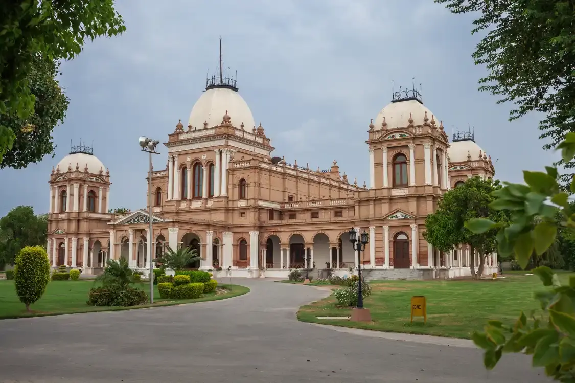 Hotels near Noor Mahal