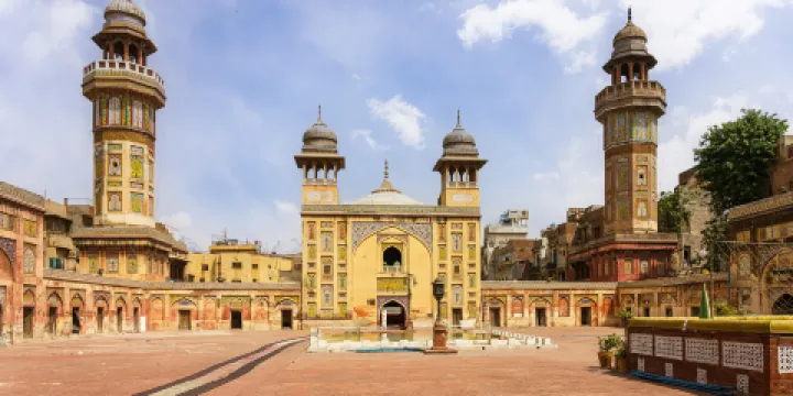 瓦齊爾汗清真寺