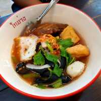ก๋วยเตี๋ยวเส้นปลาหลากสี