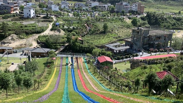 Grass Skiing in Pingxiang