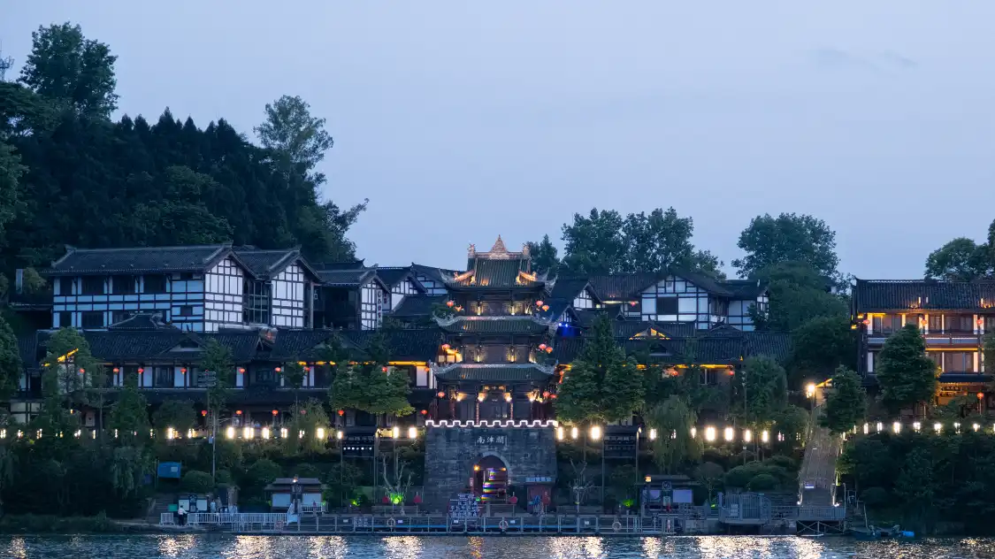 Hotels near Lianfeng Pavilion at Nanjin Pass