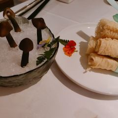 LINGJIE SEAFOOD HOT POT 여행 사진