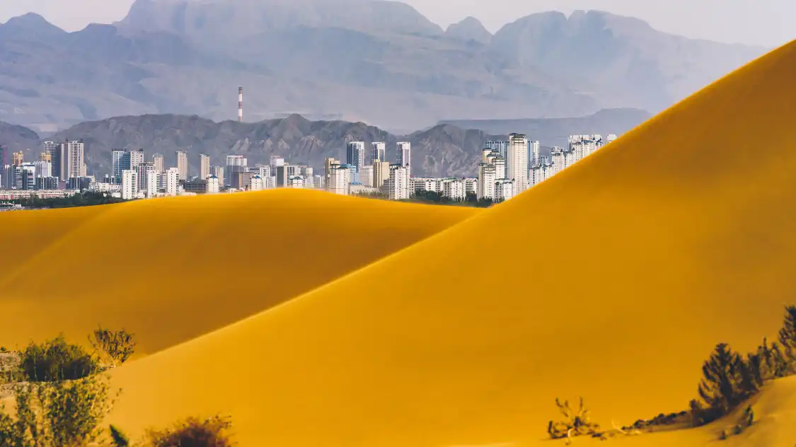 Hotels near Huanghetan Island