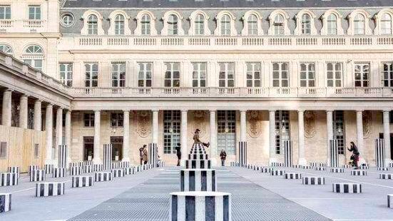 巴黎皇家宫殿原本是宰相黎塞留建造的官邸，此后献给了路易十三。