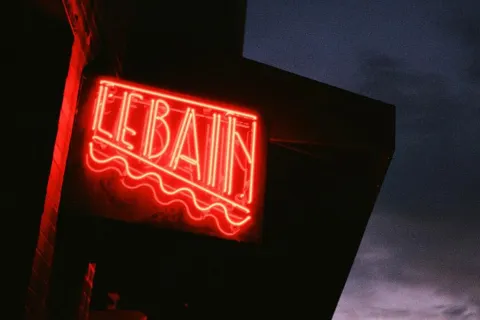 LE BAIN