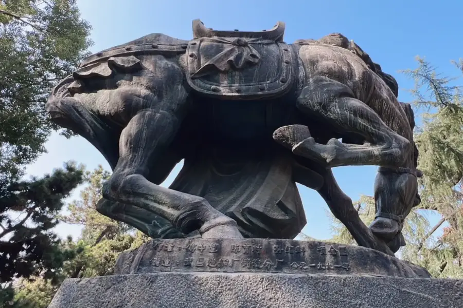 岳飛銅雕