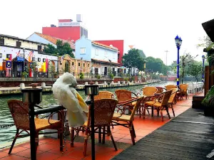 90 Riverside Cafe