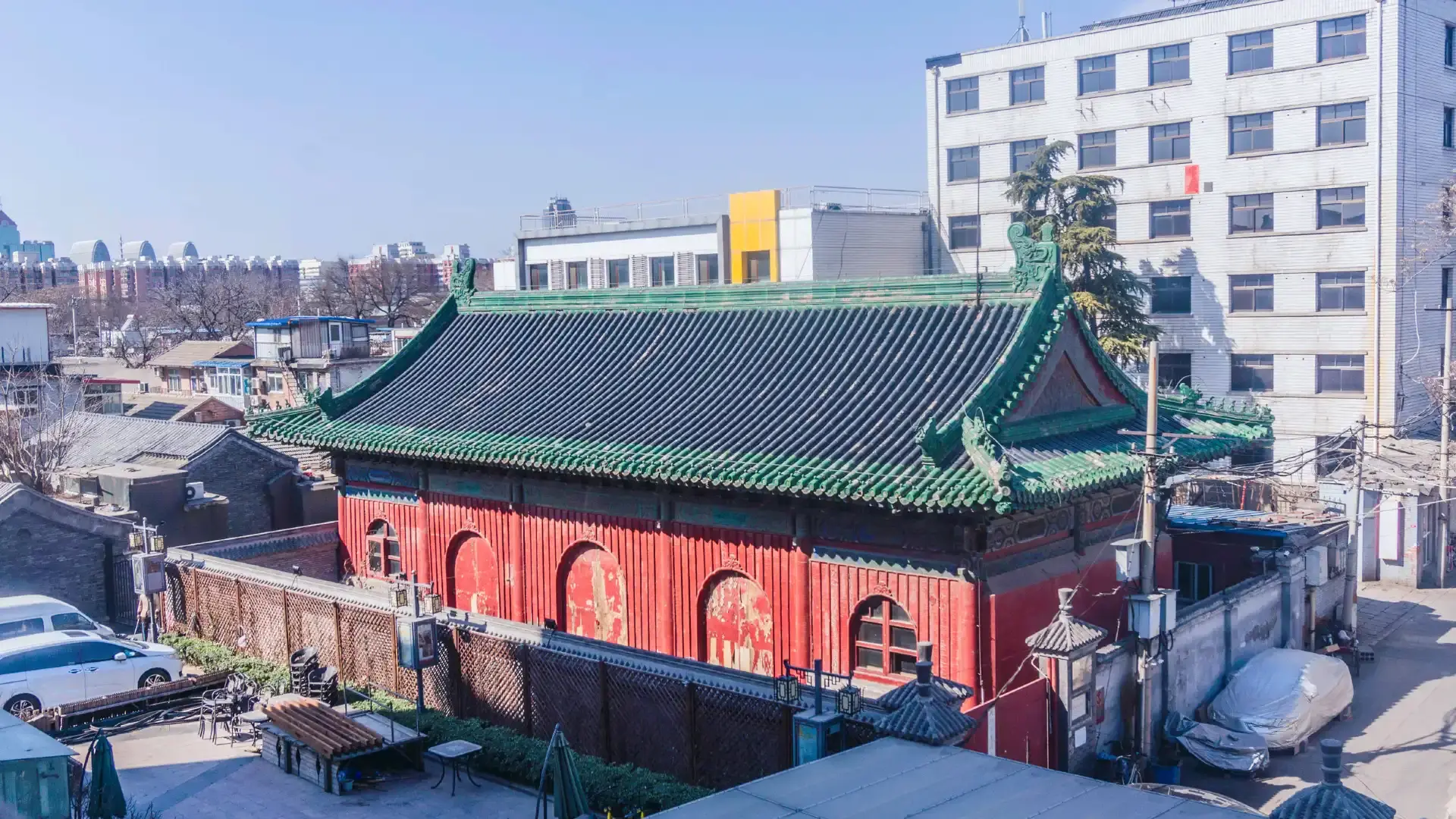 Hotels near Huguo Temple