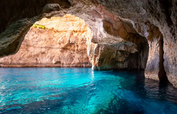 馬耳他+藍洞+舊薄荷街+上巴拉卡花園+三姐妹城-中文包車遊