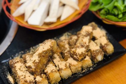 Dao Cheng A Bite of Bacon pigs feet soup pot