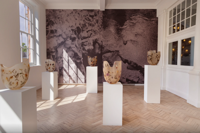 Marcin Rusak《花瓶：植物樹脂》展覽 | Carpenters Workshop Gallery London