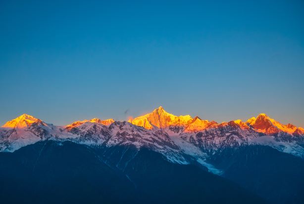 Meili Snow Mountain National Park Scenic Area - Golden sunrise