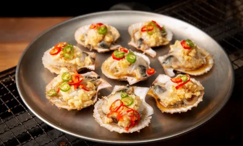 乞老板海鲜烧烤•甜麻肥蛤•海胆•海肠捞饭(山大店)