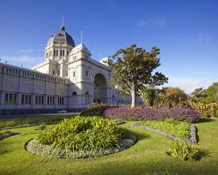 Hotels near Carlton Gardens