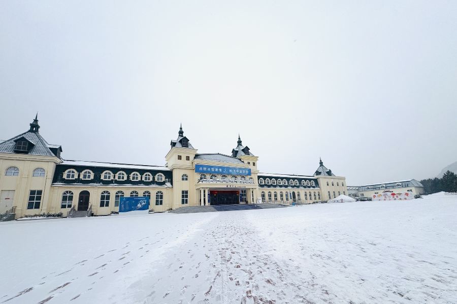 扎蘭屯金龍山滑雪場