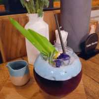 คาเฟ่สำหรับคนชอบศิลปะและดอกไม้